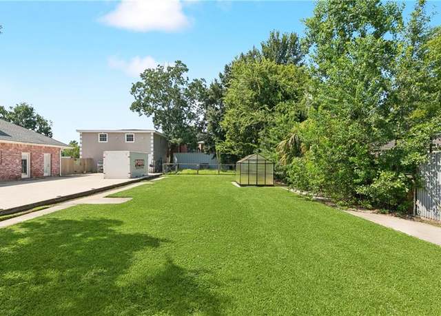 Property at 718 N Claiborne St, Chalmette, LA 70043
