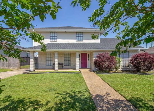 Property at 3204 E Lafourche Ct, Kenner, LA 70065, 3 beds, 2.5 baths