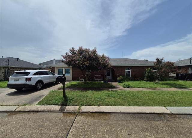 Property at 3604 Campagna Dr, Chalmette, LA 70043, 4 beds, 2 baths