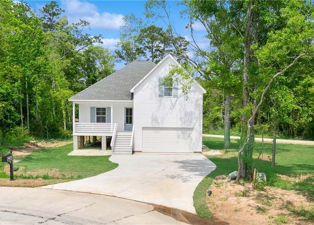 Property at 10 Minter, Mandeville, LA 70471, 4 beds, 2 baths