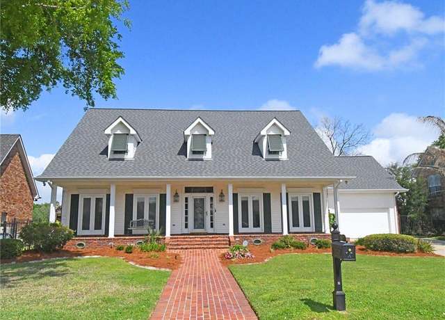 Property at 3805 Lake Providence Dr, Harvey, LA 70058, 4 beds, 3.5 baths