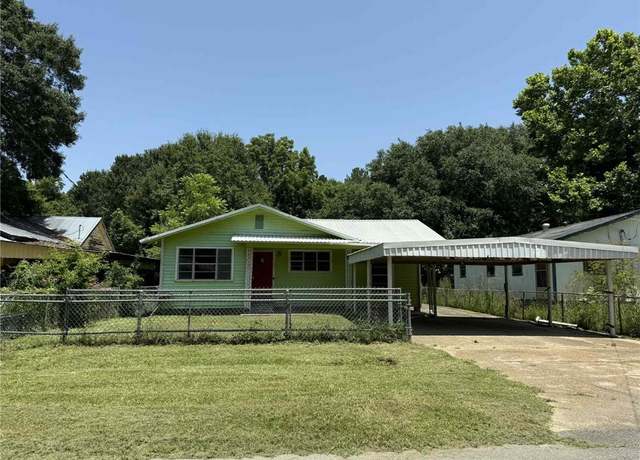 Property at 117 Sam St, Eunice, LA 70535, 3 beds, 1.5 baths