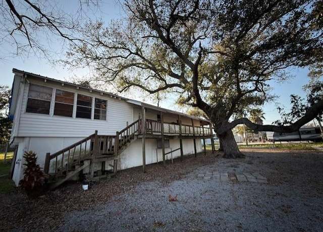 Property at 181 Medical Ave, Grand Isle, LA 70358, 4 beds, 2 baths
