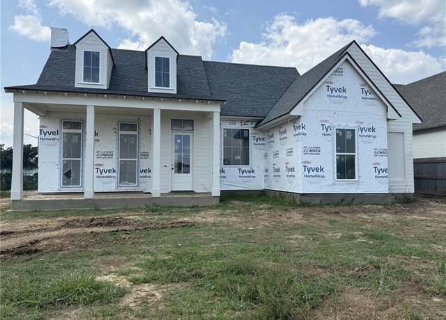 Property at 110 Saltmeadow Ln, Lafayette, LA 70508, 4 beds, 3.5 baths