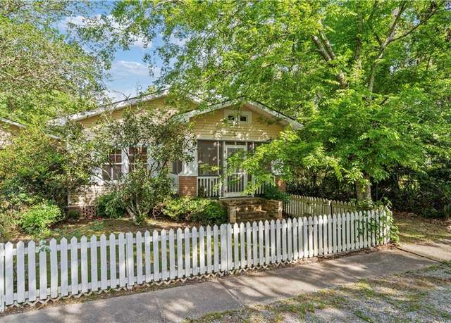 Property at 328 East St, Mandeville, LA 70448, 3 beds, 2.5 baths