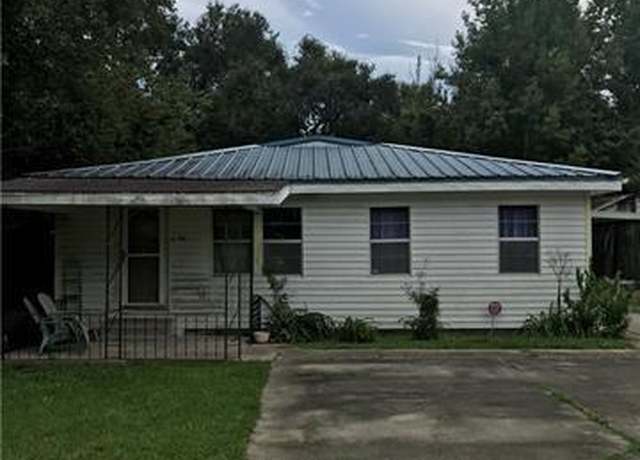Property at 835 Eleanor St, Slidell, LA 70458, 3 beds, 2 baths