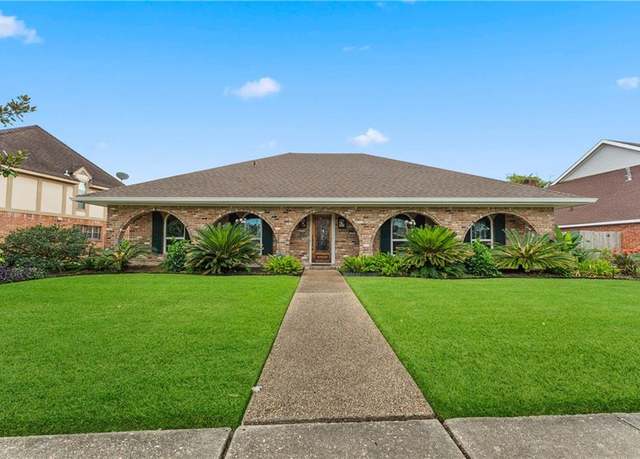 Property at 25 Yosemite Dr, New Orleans, LA 70131, 4 beds, 2.5 baths