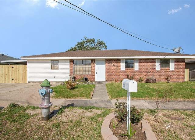 Property at 2104 Lena Dr, Chalmette, LA 70043, 3 beds, 1 bath