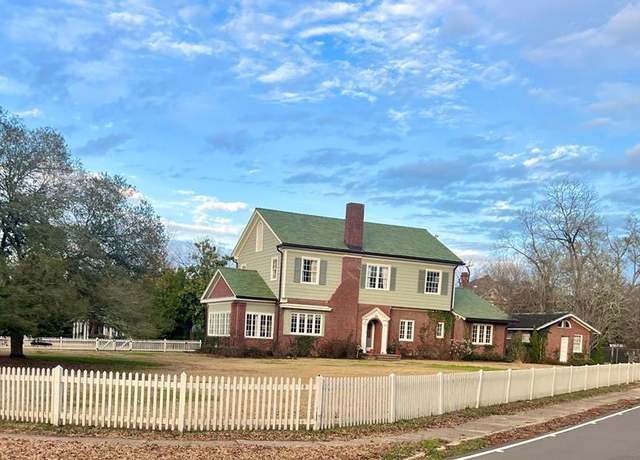 Property at 721 S Church St, Brookhaven, MS 39601, 5 beds, 4 baths