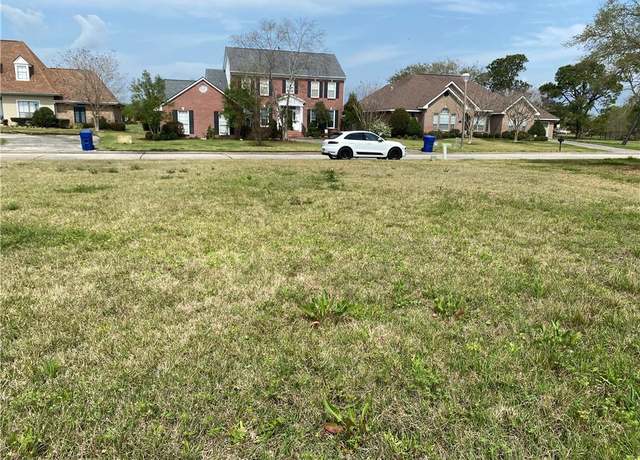 Property at 7 Laquinta Dr, Slidell, LA 70458