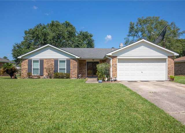 Property at 112 Hardwood Dr, Slidell, LA 70458, 3 beds, 2 baths
