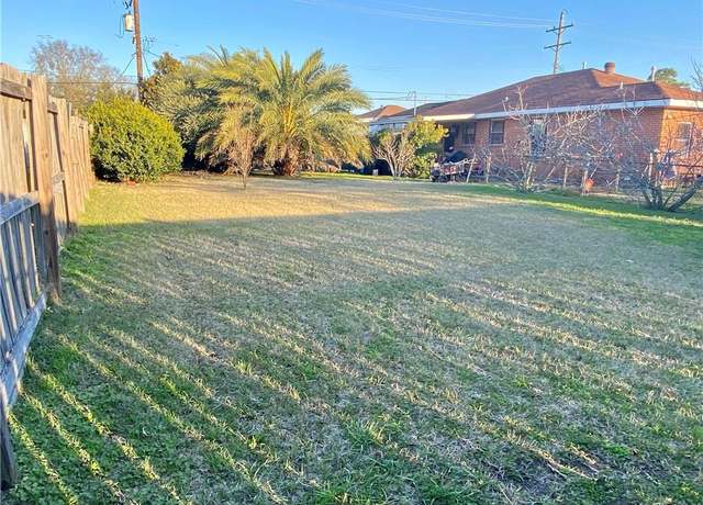 Property at 5024 Touro St, New Orleans, LA 70122