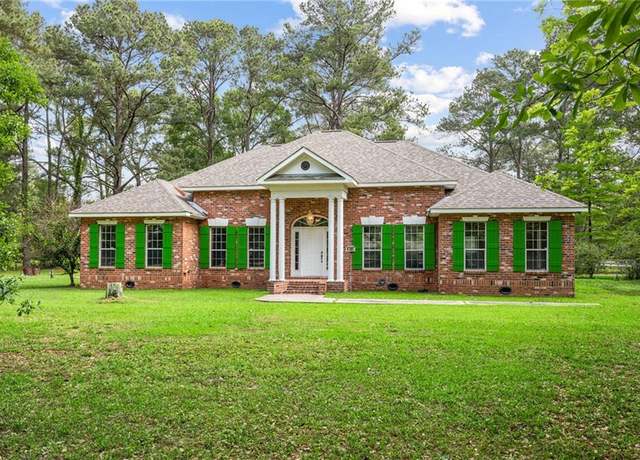 Property at 4761 Sharp Rd, Mandeville, LA 70471, 3 beds, 2.5 baths