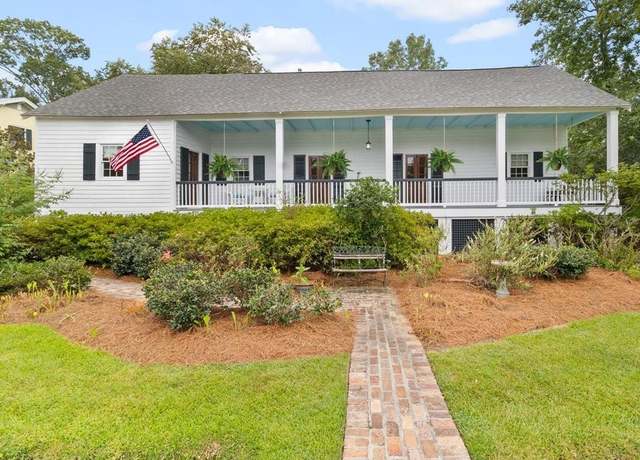 Property at 303 Lamarque St, Mandeville, LA 70448, 4 beds, 3 baths