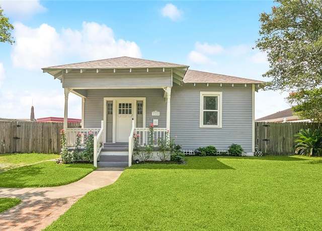 Property at 220 Moss Ln, River Ridge, LA 70123, 3 beds, 2 baths