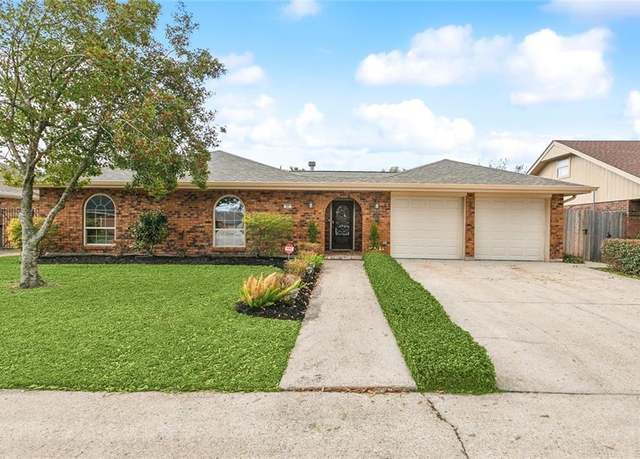 Property at 82 W Imperial Dr, Harahan, LA 70123, 3 beds, 2.5 baths