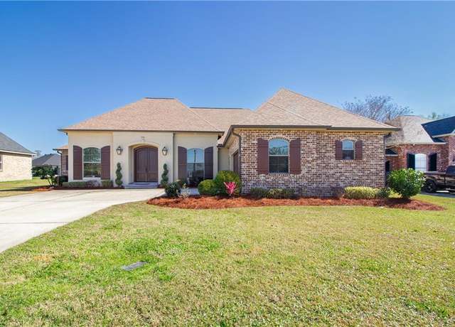 Property at 348 S Pass Dr, La Place, LA 70068, 4 beds, 2.5 baths
