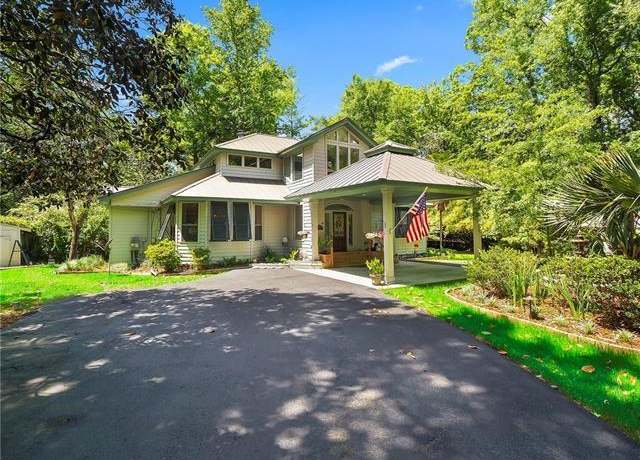 Property at 171 Brookside Dr, Mandeville, LA 70471, 4 beds, 3 baths
