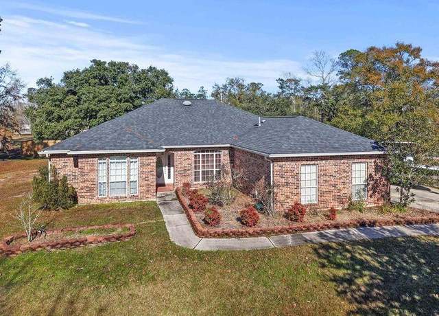 Property at 1020 Claire Dr, Slidell, LA 70461, 4 beds, 2.5 baths