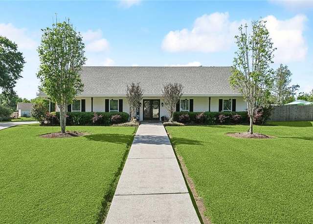 Property at 313 Sarah Victoria Dr, Belle Chasse, LA 70037, 4 beds, 3 baths