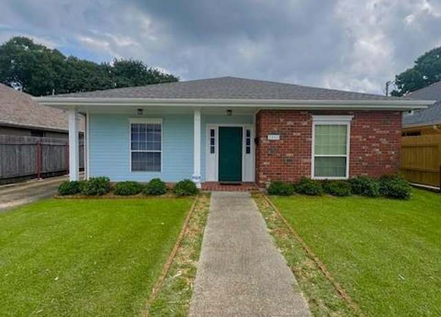 Property at 2805 Metairie Heights Ave, Metairie, LA 70002, 3 beds, 2 baths