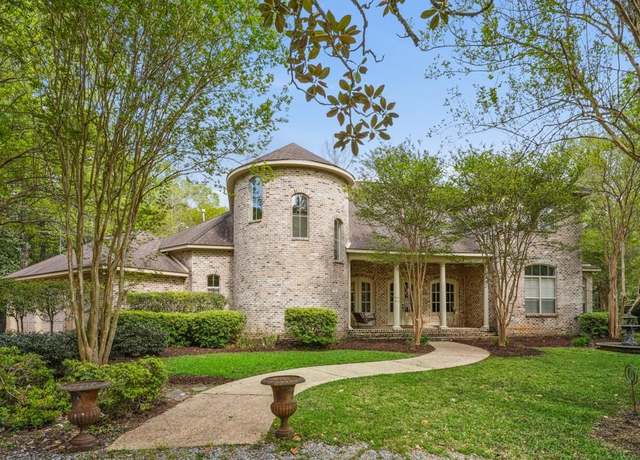 Property at 20 Beechwood Gardens Ln, Covington, LA 70435, 5 beds, 3.5 baths