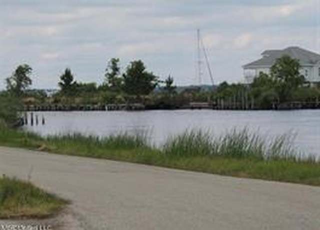 Property at 213 Skyline Dr, Bay Saint Louis, MS 39520