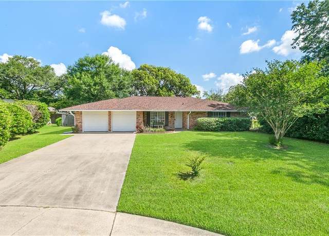 Property at 3 Northwood Cir, Long Beach, MS 39560, 3 beds, 2.5 baths