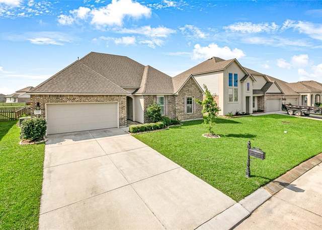 Property at 728 Lakeshore Village Dr, Slidell, LA 70461, 4 beds, 2 baths