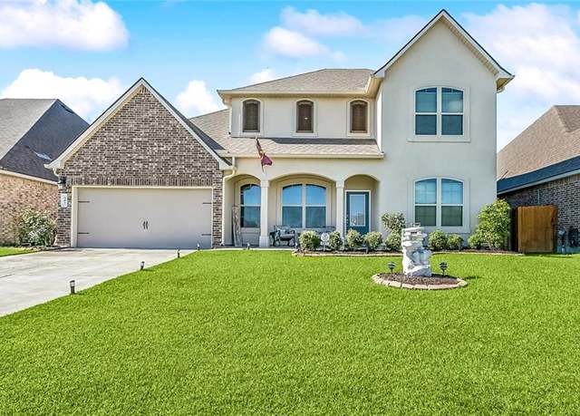 Property at 587 Lakeshore Village East, Slidell, LA 70461, 5 beds, 2.5 baths