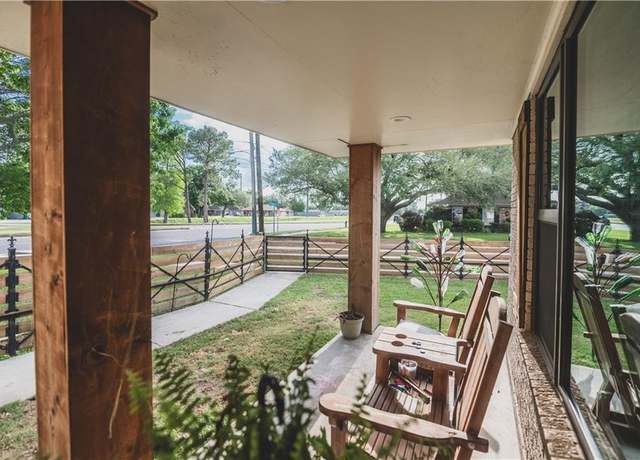 Property at 5613 W Esplanade Ave, Metairie, LA 70003, 4 beds, 2.5 baths