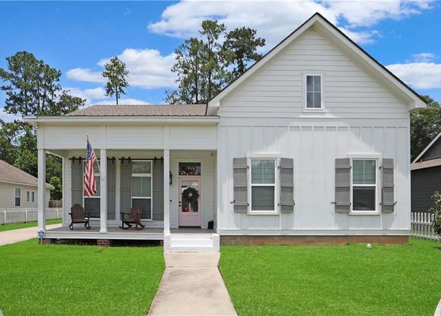 Property at 1537 Darlington St, Covington, LA 70433, 4 beds, 2.5 baths