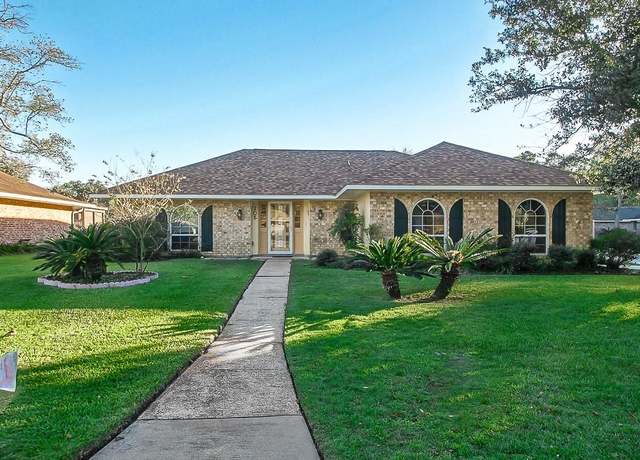 Property at 205 Lake Michigan Dr, Slidell, LA 70461, 4 beds, 2 baths