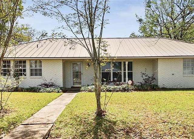 Property at 8872 Shadow Bluff Ave, Denham Springs, LA 70726, 4 beds, 3 baths