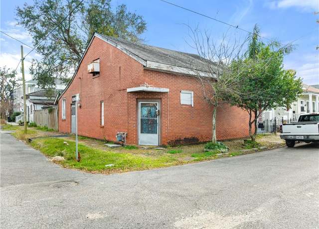 Property at 2500 Saint Thomas St, New Orleans, LA 70130, 2 beds, 1 bath