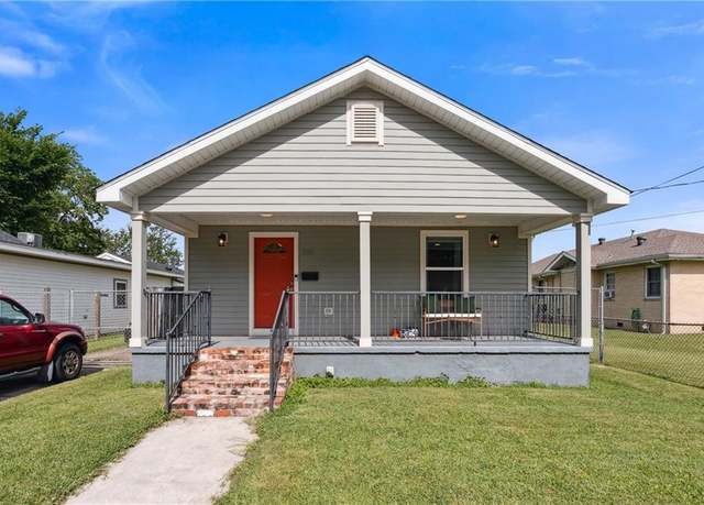 Property at 1101 Fairway Dr, Kenner, LA 70062, 3 beds, 2 baths