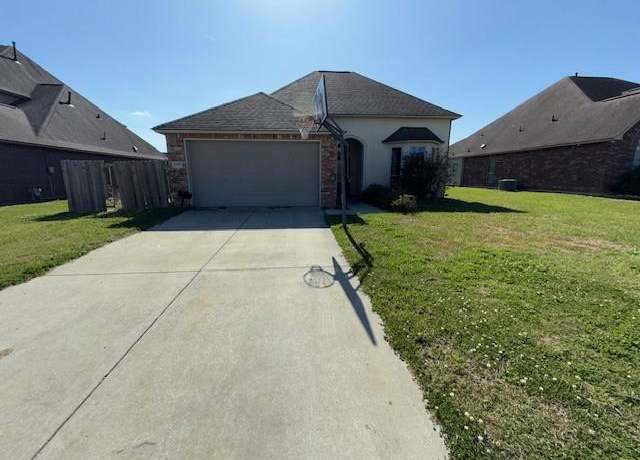 Property at 17657 Golden Eagle Dr, Prairieville, LA 70769, 3 beds, 2 baths