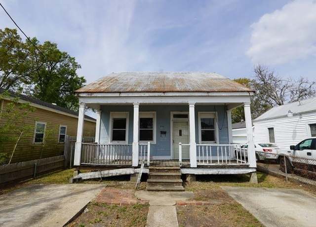 Property at 830 Harrison St, Thibodaux, LA 70301, 2 beds, 1.5 baths