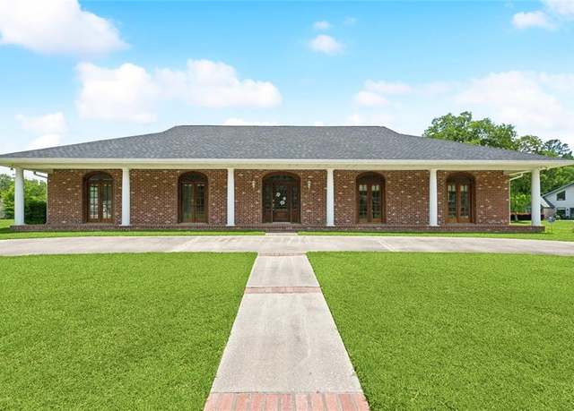 Property at 221 Woodbridge Blvd, Hammond, LA 70401, 3 beds, 3 baths