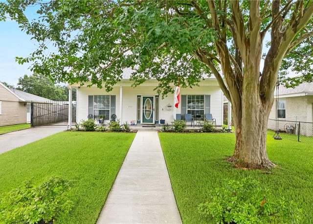 Property at 471 Roseland Pkwy, Harahan, LA 70123, 4 beds, 2.5 baths