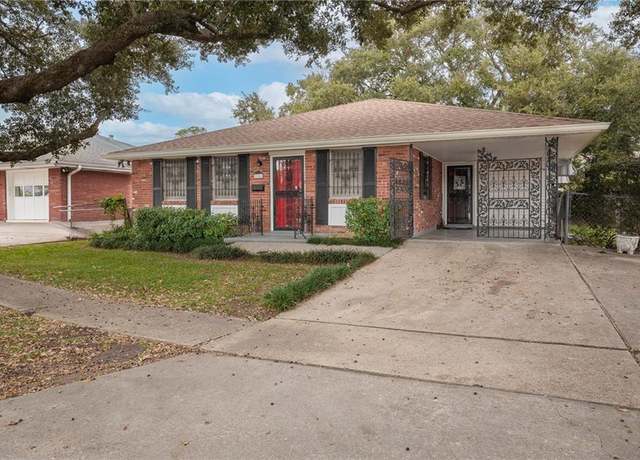 Property at 2141 Esplanade Pl, Gretna, LA 70056, 3 beds, 2 baths