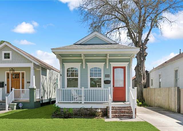 Property at 816 Monroe St, Gretna, LA 70053, 3 beds, 2 baths