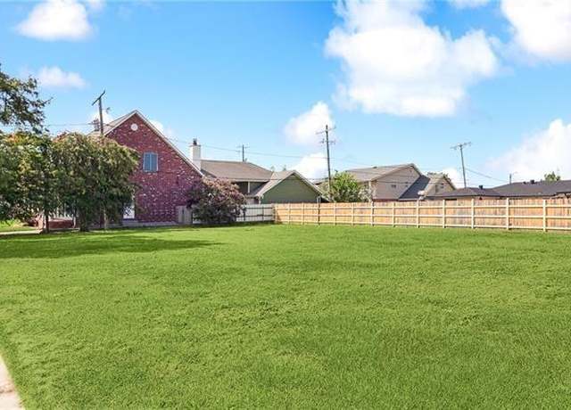 Property at 800 Cougar Dr, Arabi, LA 70032