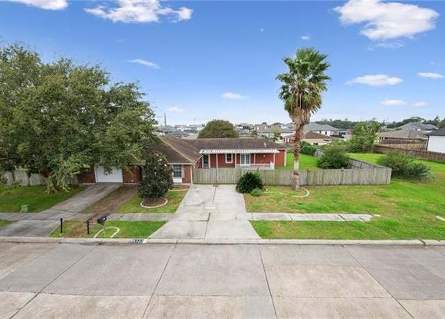 Property at 8320 Sabre Dr, Chalmette, LA 70043, 5 beds, 4 baths
