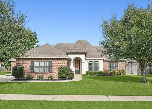 Property at 236 Grand Oaks Dr, Madisonville, LA 70447, 4 beds, 2 baths
