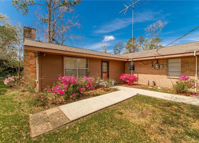Property at 405 S Eighth St, Ponchatoula, LA 70454, 3 beds, 2 baths