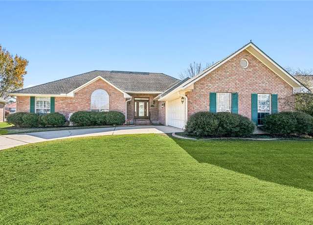 Property at 51 Oak Tree Dr, Slidell, LA 70458, 4 beds, 2 baths