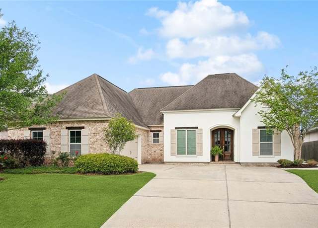 Property at 1092 Cypress Crossing Dr, Madisonville, LA 70447, 4 beds, 3 baths