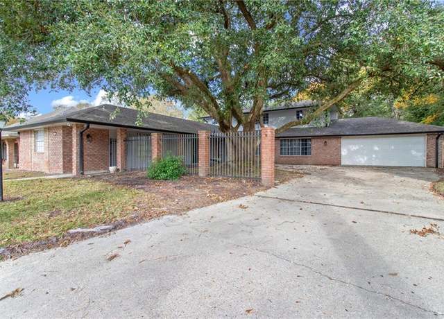 Property at 1318 Independence Dr, Slidell, LA 70458, 5 beds, 3 baths