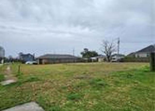 Property at 400 Bear Dr, Arabi, LA 70032